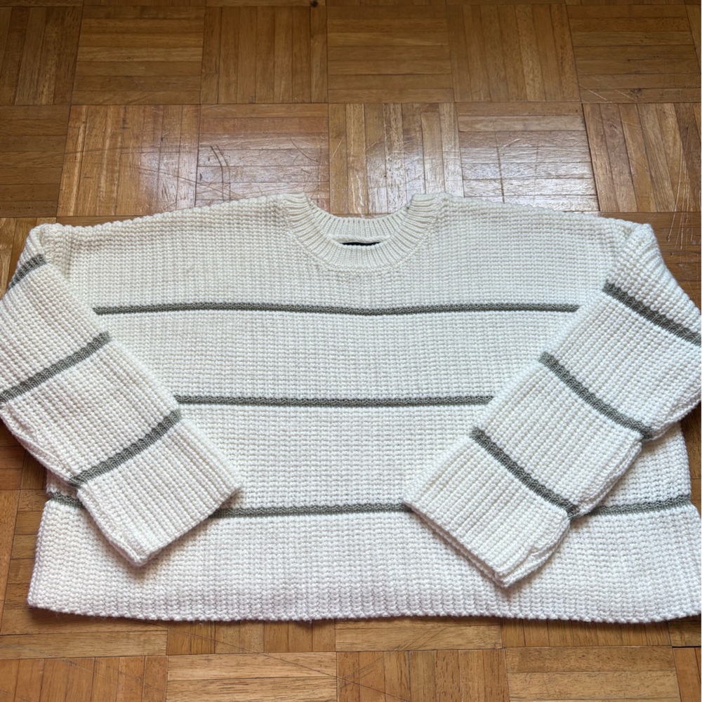 Moon & Madison white and sage green sweater! Size M!